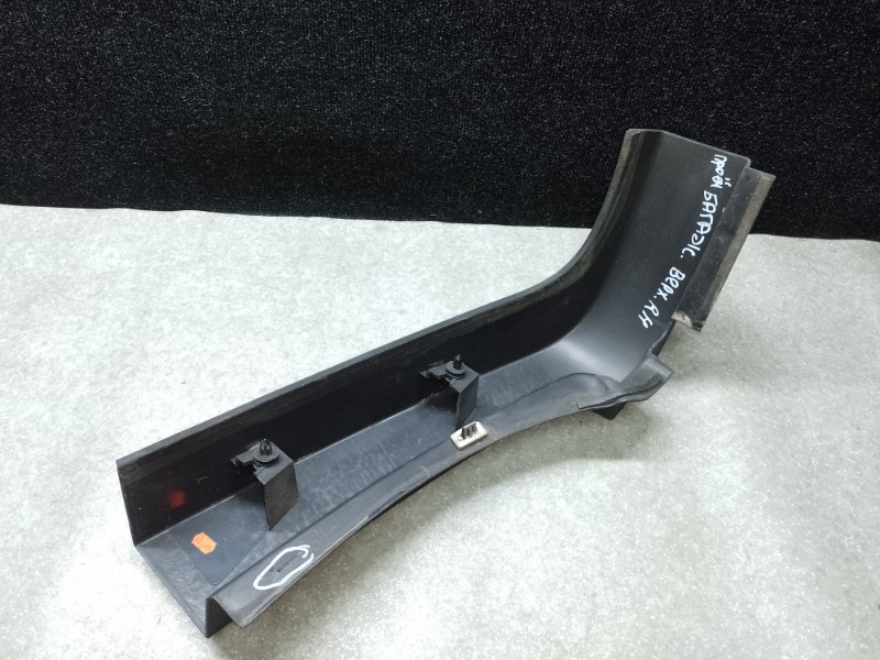 Накладка проема багажника правая HUMMER H3 05-10 L52 3.5 L