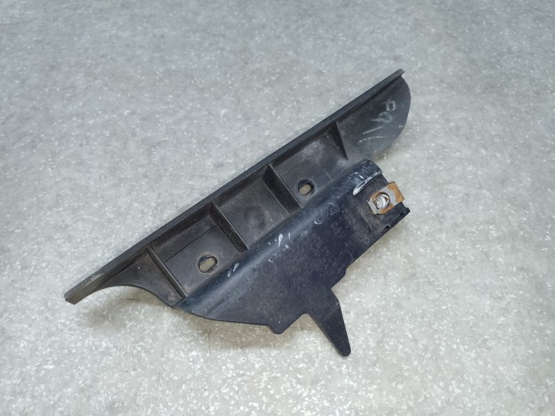 Запчасть кронштейн кузова правый HUMMER H3 05-10 2006 L52 3.5 L 15853260 Б/У Кронштейн кузова правый HUMMER H3 05-10 2006 L52 3.5 L 15853260 Б/У