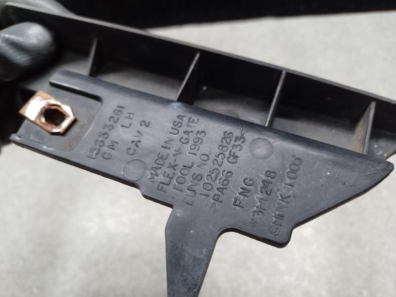 Кронштейн кузова левый HUMMER H3 05-10 L52 3.5 L Кронштейн кузова левый HUMMER H3 05-10 L52 3.5 L