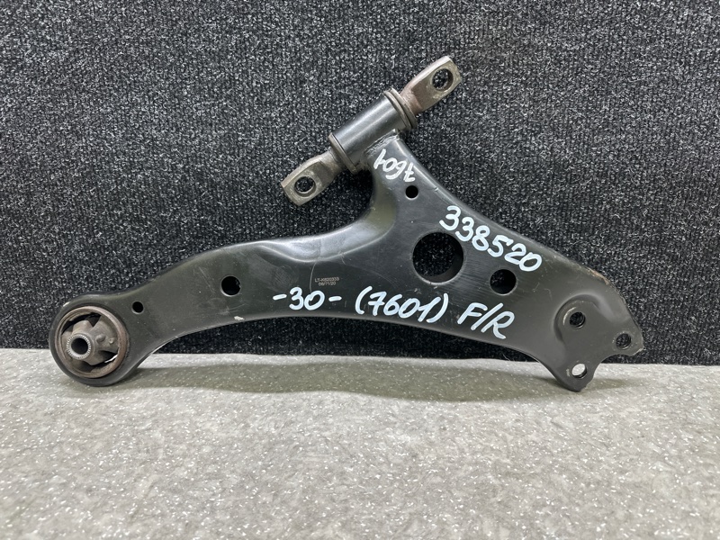 Рычаг передней подвески нижний правый TOYOTA CAMRY 30 02-06 2005 2.4 2AZFE 48068-06070 Б/У
