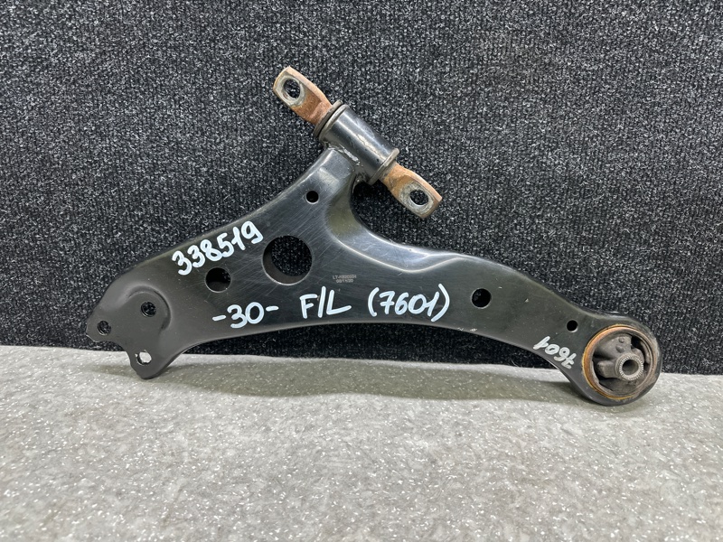 Запчасть рычаг передней подвески нижний левый TOYOTA CAMRY 30 02-06 2005 2.4 2AZFE 48069-06070 Б/У Рычаг передней подвески нижний левый TOYOTA CAMRY 30 02-06 2005 2.4 2AZFE 48069-06070 Б/У