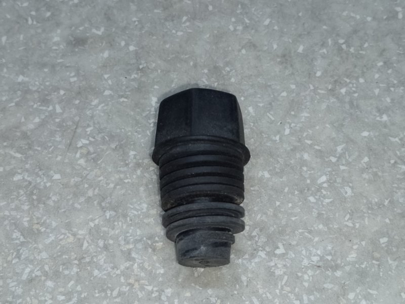 Отбойник капота HUMMER H3 05-10 2006 L52 3.5 L 22552599 Б/У