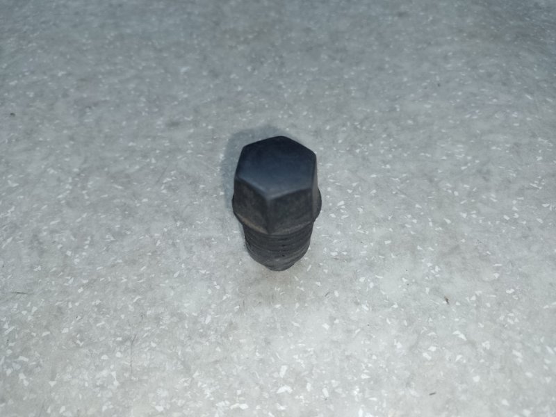 Отбойник капота H3 05-10 2006 L52 3.5 L