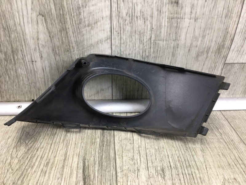 Накладка противотуманной фары правая ACCORD CL7 / TSX 03-08