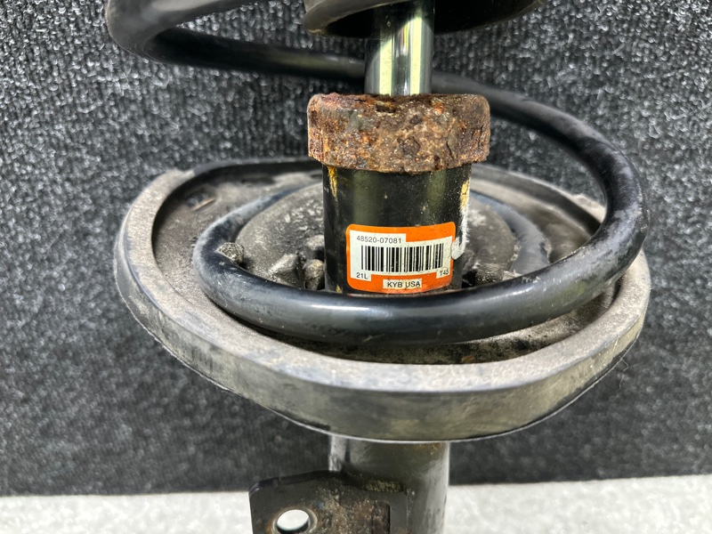 Амортизатор передний левый AVALON 05-12 2007 3.5 2GR-FE