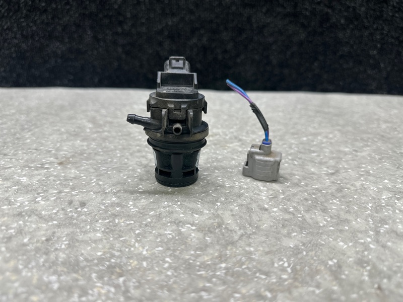 Запчасть насос омывателя стекла TOYOTA PRIUS - 30 09-17 85330-60160 Б/У Насос омывателя стекла TOYOTA PRIUS - 30 09-17 85330-60160 Б/У