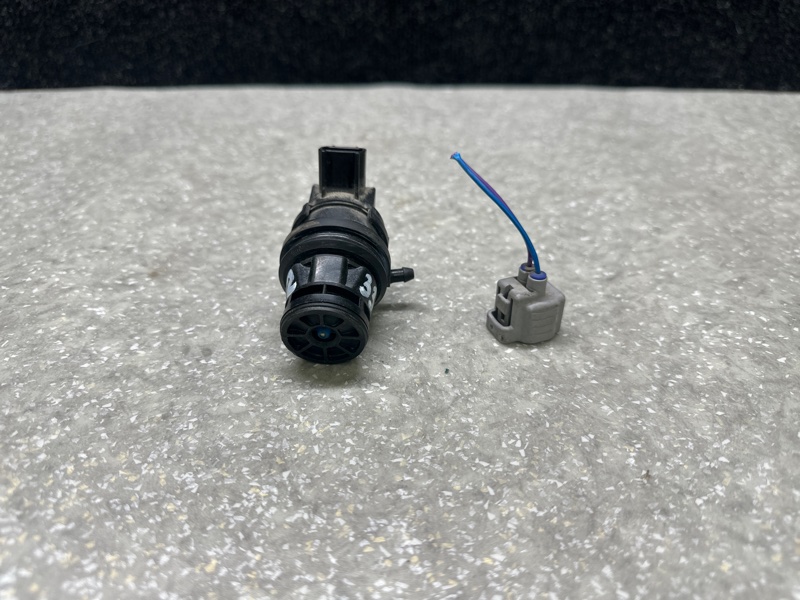 Насос омывателя стекла TOYOTA PRIUS - 30 09-17