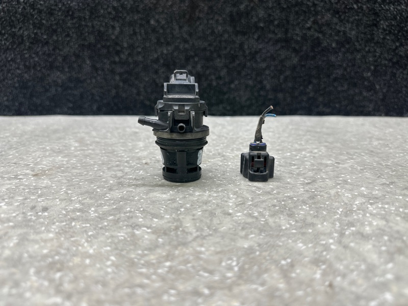 Насос омывателя стекла TOYOTA PRIUS - 30 09-17 85330-21010 Б/У