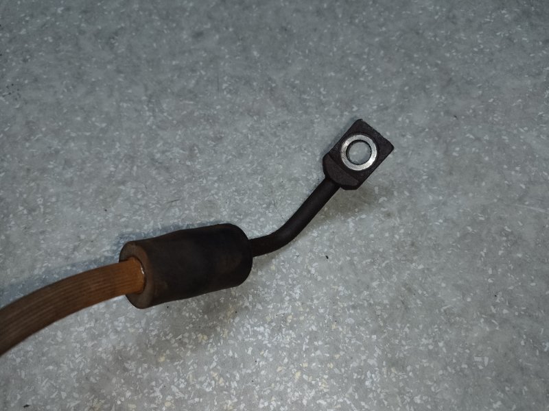 Шланг тормозной передний правый H3 05-10 2006 L52 3.5 L Шланг тормозной передний правый H3 05-10 2006 L52 3.5 L