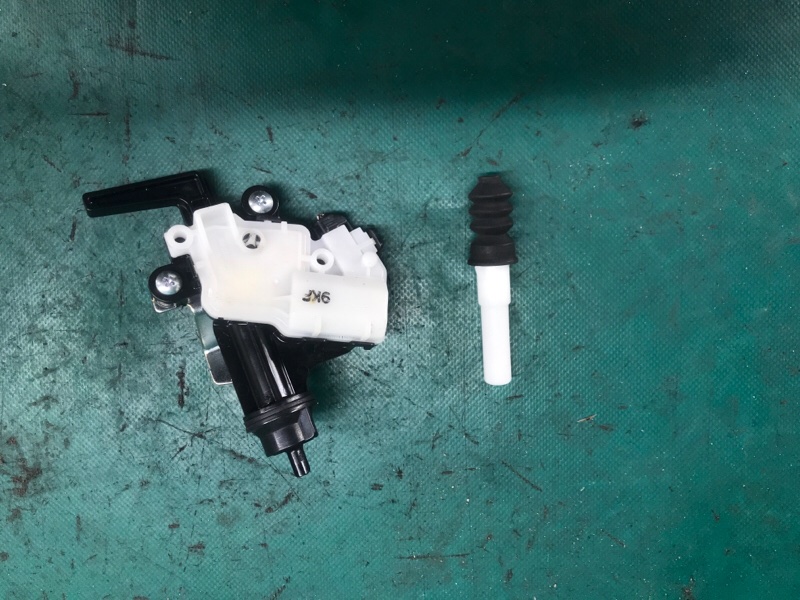 Замок лючка бензобака NX 14-21 2020 8ARFTS 2.0TURBO