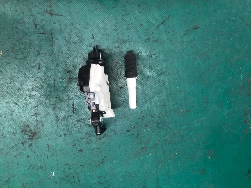 Замок лючка бензобака LEXUS NX 14-21 8ARFTS 2.0TURBO