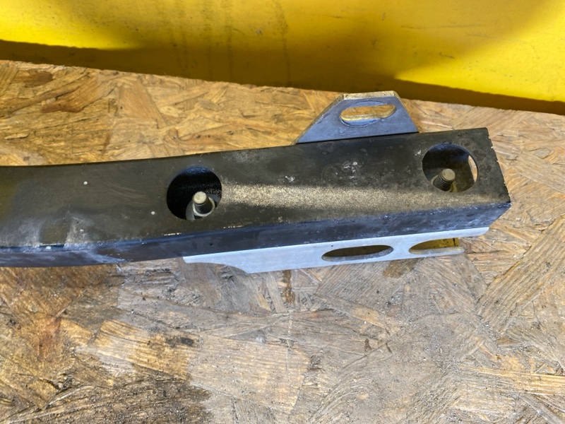 Усилитель переднего бампера LS500 18-