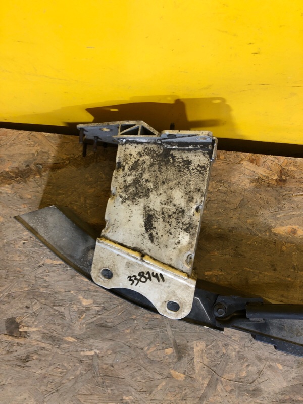 Усилитель переднего бампера LS500 18-