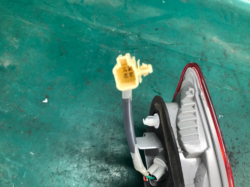 Фонарь внутренний левый TOYOTA CAMRY 40 06-11 2.4 2AZFE Фонарь внутренний левый TOYOTA CAMRY 40 06-11 2.4 2AZFE