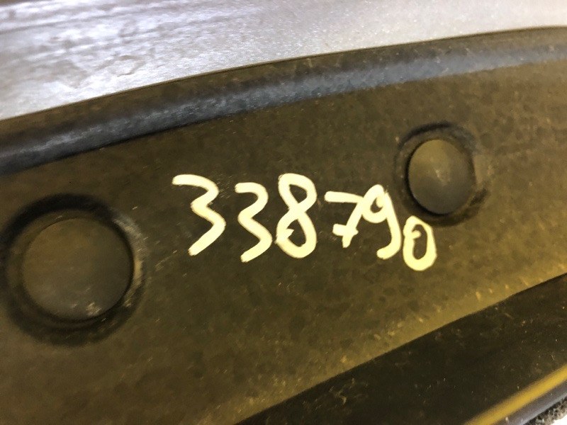 Пыльник крыла передний правый LS500 18-