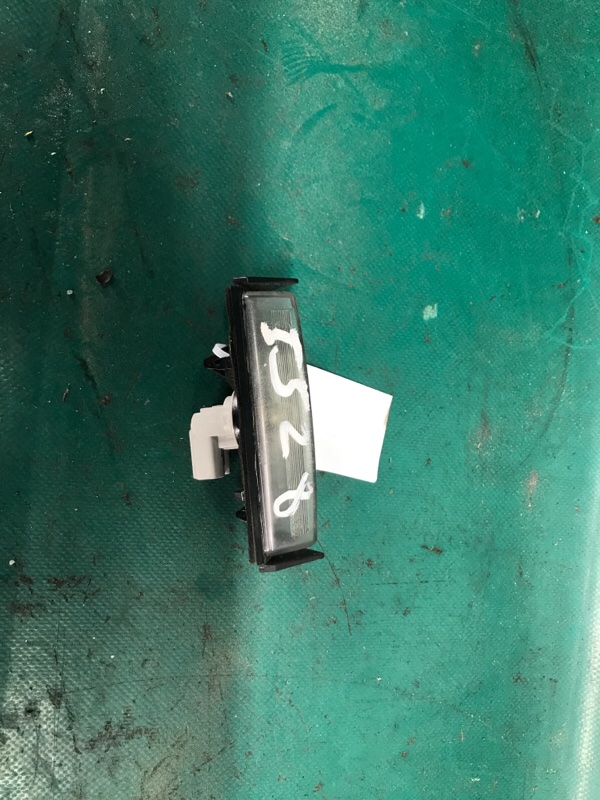 Запчасть подсветка номера TOYOTA CAMRY 40 06-11 2008 2.4 2AZFE 81270-AA020 Б/У Подсветка номера TOYOTA CAMRY 40 06-11 2008 2.4 2AZFE 81270-AA020 Б/У