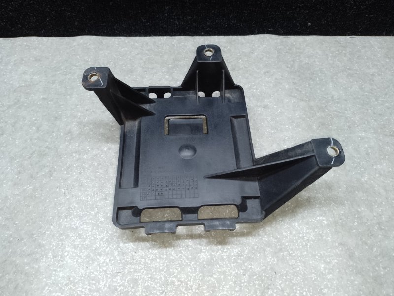 Кронштейн H3 05-10 2006 L52 3.5 L