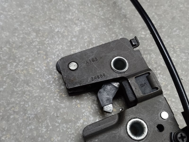 Замок спинки сиденья задний левый H3 05-10 2006 L52 3.5 L