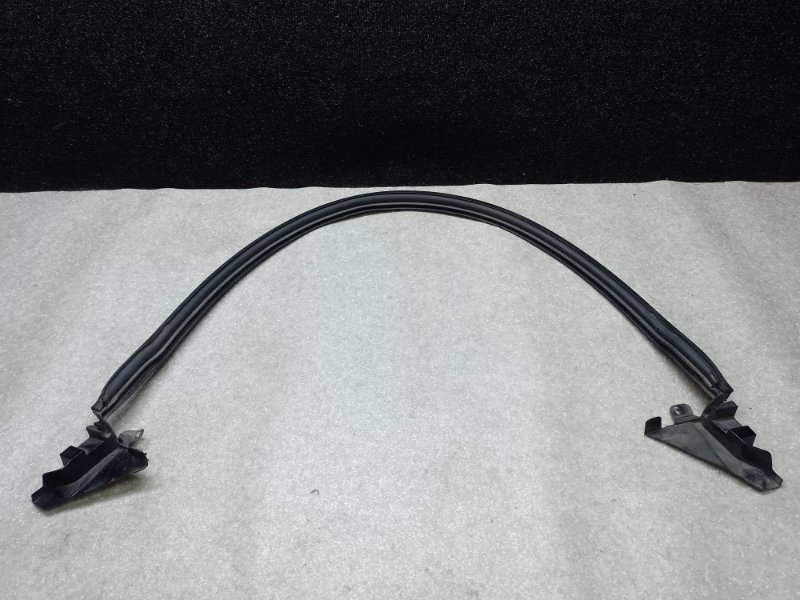 Уплотнитель капота задний HUMMER H3 05-10 2006 L52 3.5 L 20756046 Б/У