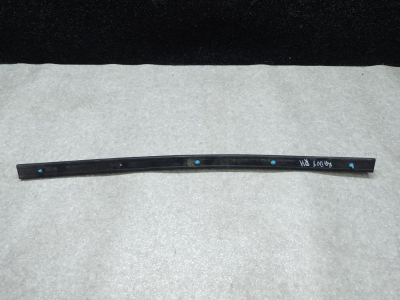 Уплотнитель капота левый H3 05-10 2006 L52 3.5 L