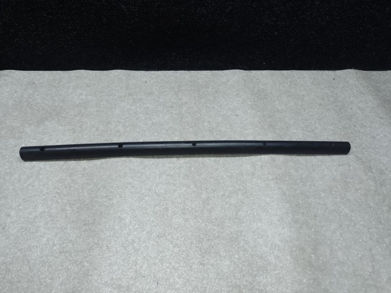 Уплотнитель капота правый HUMMER H3 05-10 2006 L52 3.5 L 25786729 Б/У