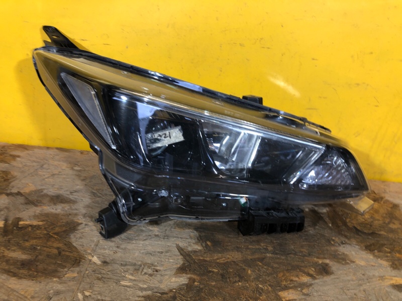 Фара правая NISSAN LEAF 18- 26010-5SH0A Б/У