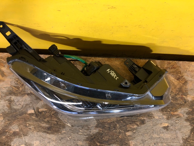 Фара правая LEAF 18-