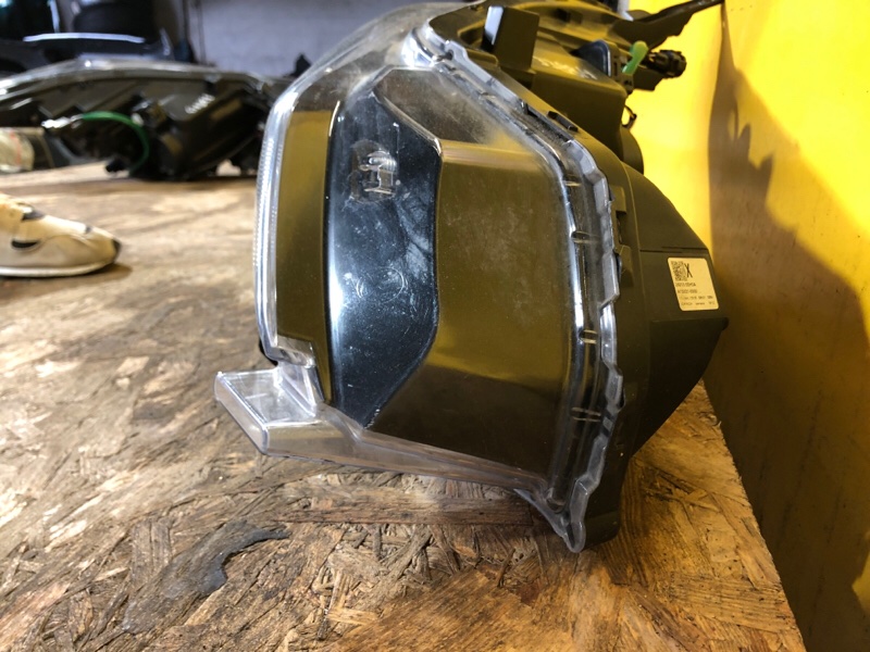 Фара правая LEAF 18-