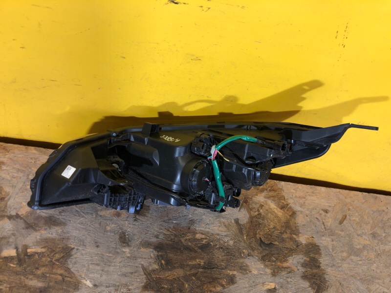 Фара правая LEAF 18-