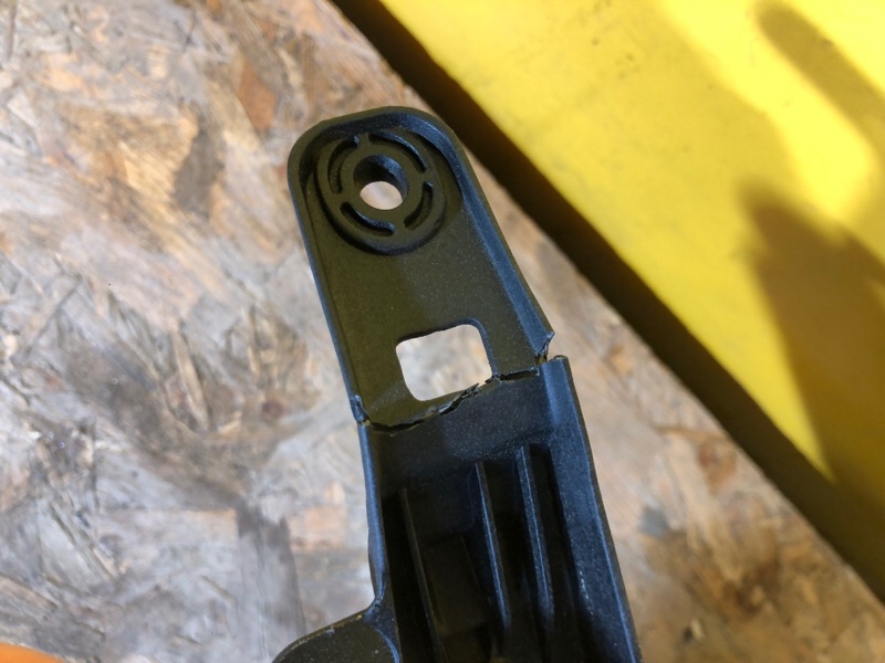 Фара правая LEAF 18-