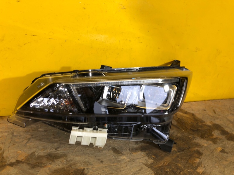 Фара левая NISSAN LEAF 18- 26060-5SH0A Б/У