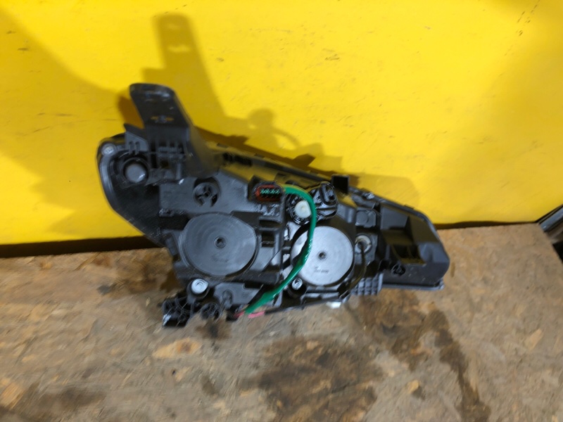 Фара левая LEAF 18-