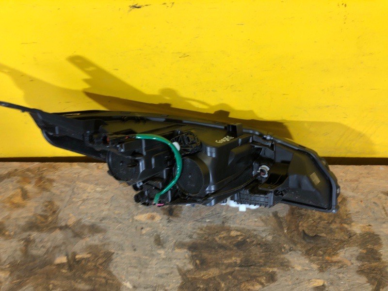 Фара левая LEAF 18-