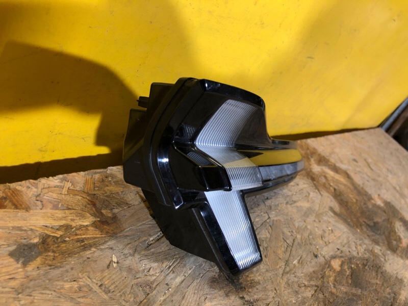 Фонарь внутренний левый MUSTANG MACH-E 19-