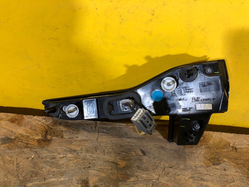 Фонарь внутренний левый MUSTANG MACH-E 19-