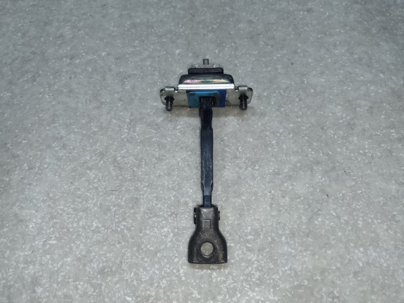 Запчасть ограничитель двери передний левый HYUNDAI ELANTRA AD 16- 2016 2.0 G4NH 79380-F2000 Б/У Ограничитель двери передний левый HYUNDAI ELANTRA AD 16- 2016 2.0 G4NH 79380-F2000 Б/У