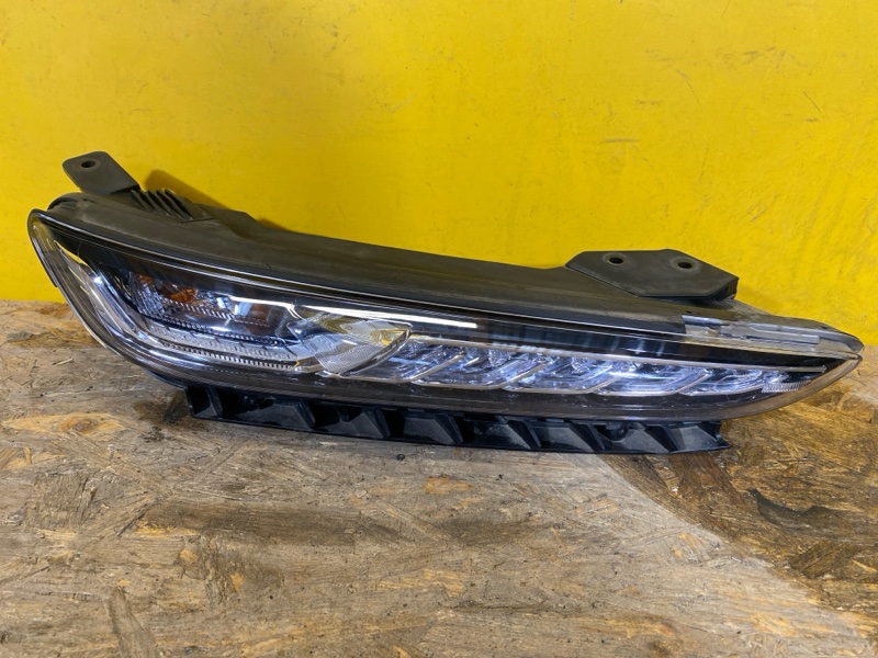 Дневной ходовой огонь правый HYUNDAI KONA OS 17-23 92208-J9000 Б/У