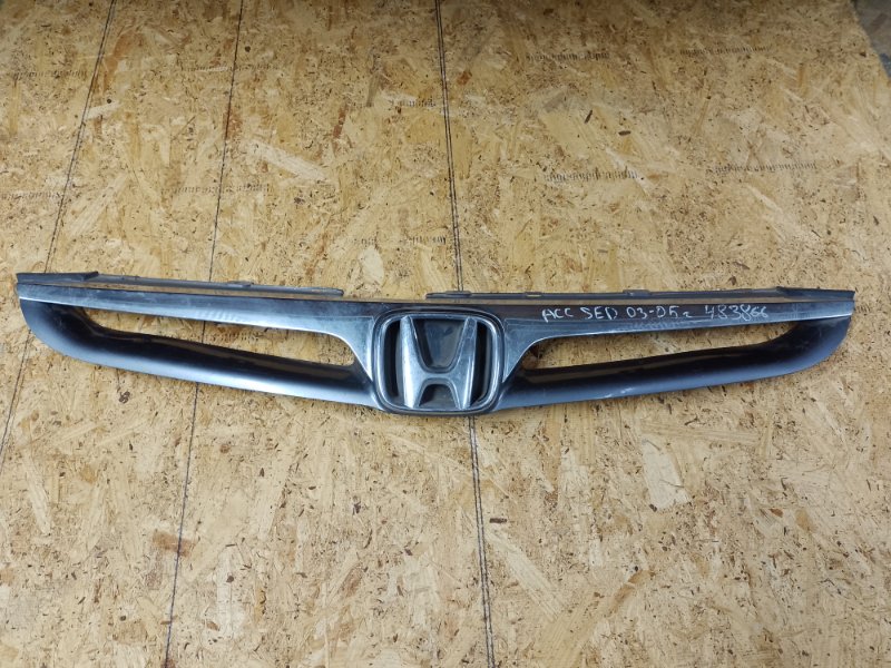 Решетка радиатора HONDA ACCORD USA 03-07 71121-SDA-A10ZA Б/У
