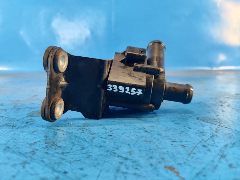 Помпа охлаждения электрическая FORD ESCAPE 12-19 2017 T15HDTX DS7Z-8C41-9C Б/У