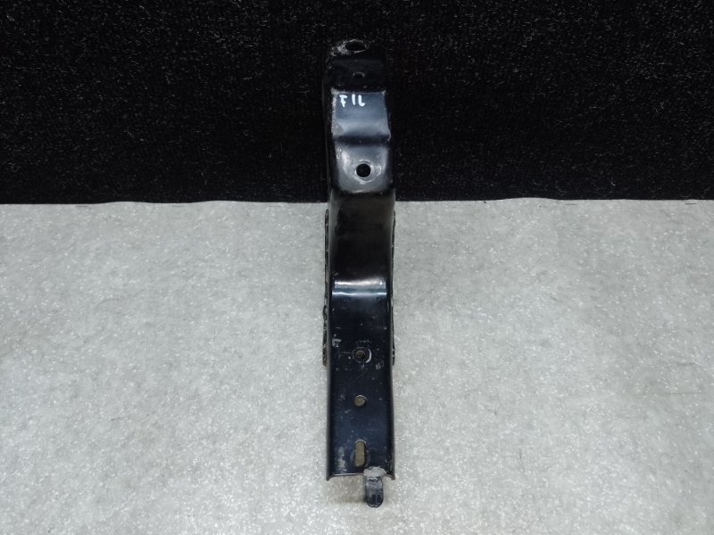 Запчасть кронштейн подножки передний левый TOYOTA LAND CRUISER PRADO 120 02-09 51085-60010 Б/У Кронштейн подножки передний левый TOYOTA LAND CRUISER PRADO 120 02-09 51085-60010 Б/У