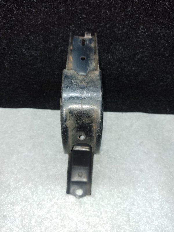 Кронштейн подножки передний левый LAND CRUISER PRADO 120 02-09 Кронштейн подножки передний левый LAND CRUISER PRADO 120 02-09