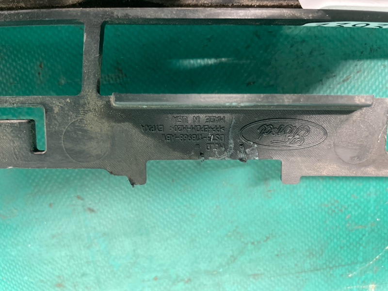 Решетка переднего бампера FORD FUSION 14- C15HDTX