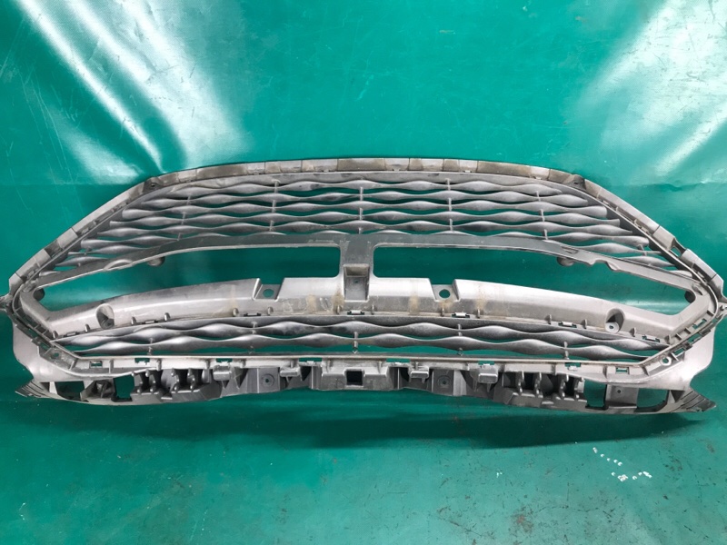 Решетка переднего бампера HYUNDAI SONATA YF 10-14 2011 2.4 G4KK 86561-4R000 Б/У