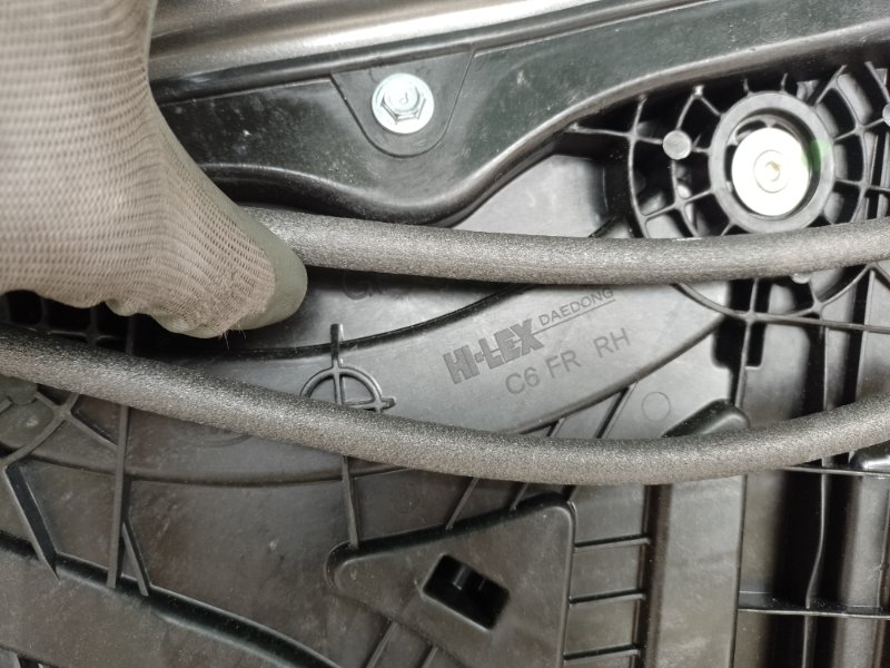 Дверь передняя правая SORENTO UM 14- 2015 2.4 G4KJ Дверь передняя правая SORENTO UM 14- 2015 2.4 G4KJ