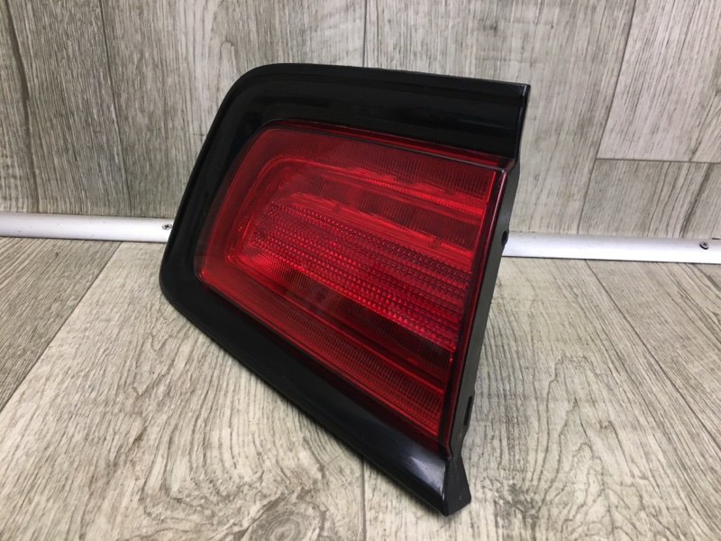 Фонарь внутренний левый DODGE CHARGER 11-15 LD Фонарь внутренний левый DODGE CHARGER 11-15 LD