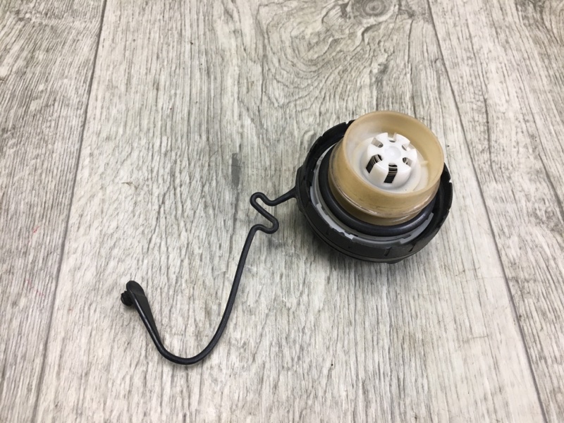 Крышка топливного бака SIENNA 11-16 2012 GSL30 3.5 2GR-FE