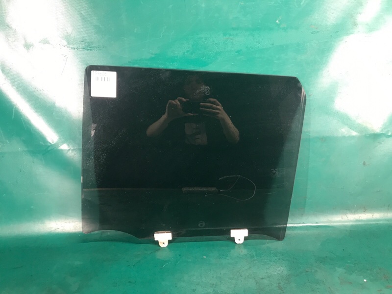 Стекло двери заднее левое NISSAN JUKE 10-19 2013 1.6 MR16DDT 82301-1KA1B Б/У