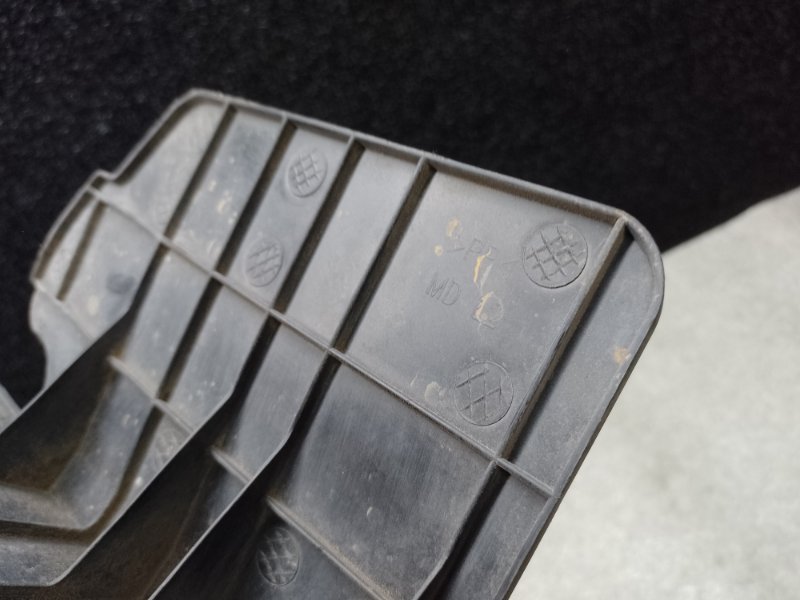 Дефлектор радиатора левый ELANTRA MD 10-15 2013 1.8 G4NB