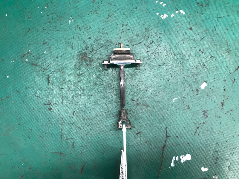 Ограничитель двери передний правый HYUNDAI ELANTRA AD 16- 2016 2.0 G4NH 79390-F2000 Б/У