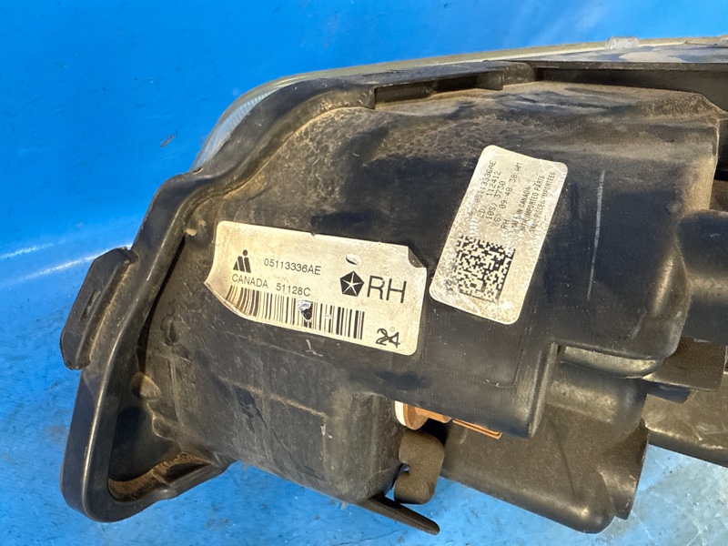Фара правая GRAND CARAVAN 08- 2013 3.6 ERB Фара правая GRAND CARAVAN 08- 2013 3.6 ERB